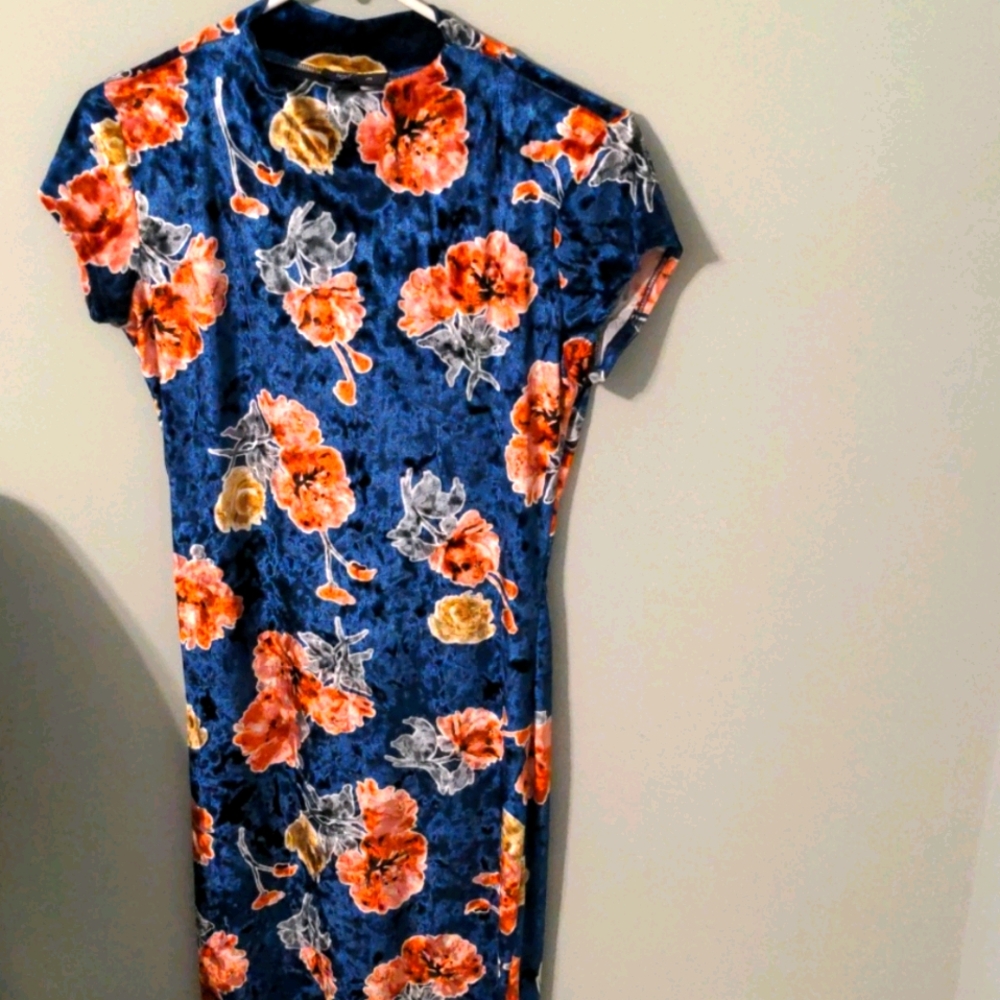 Medium Short Sleeve Dress